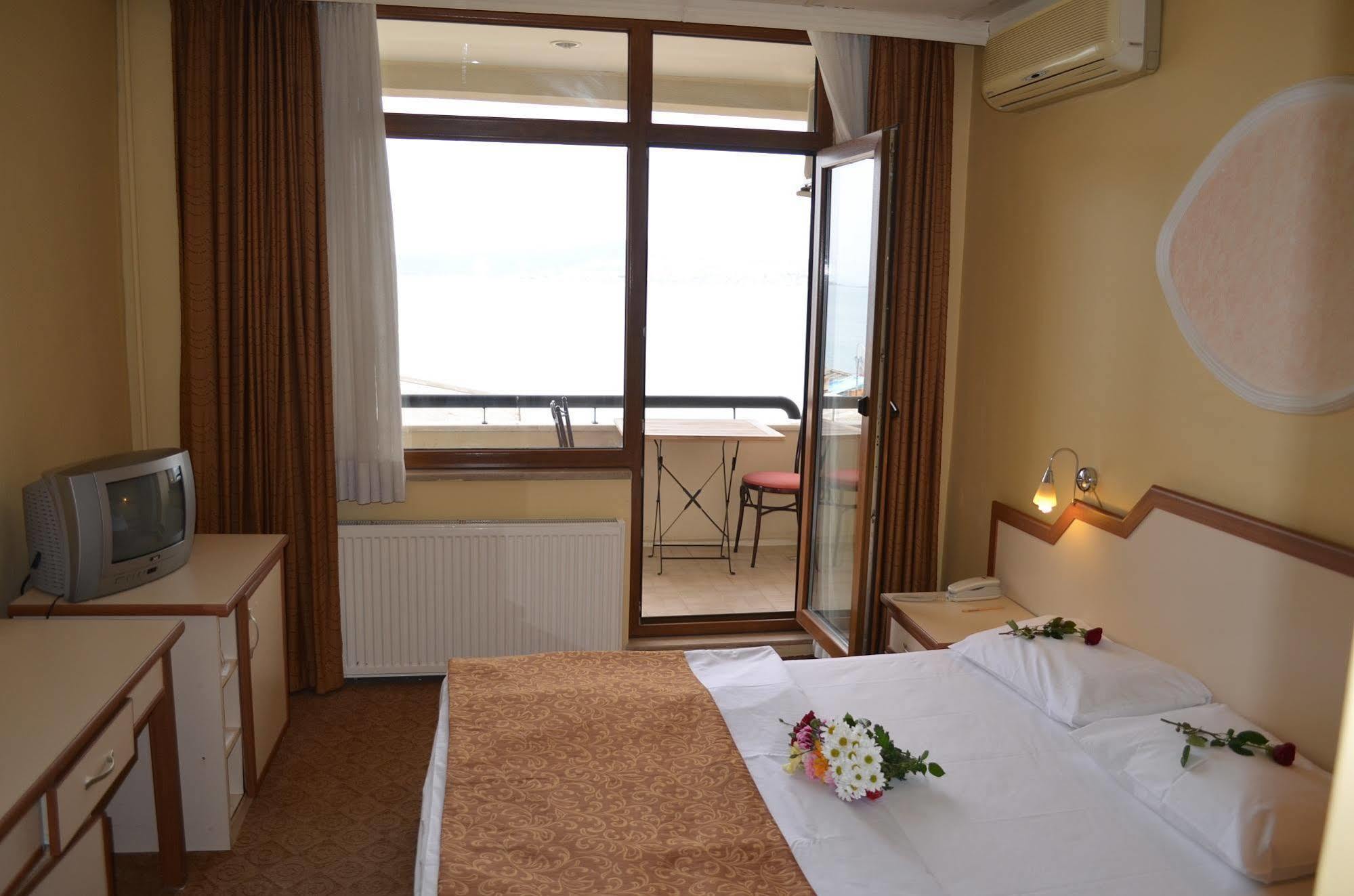 Ayvalik Palas Hotel Buitenkant foto