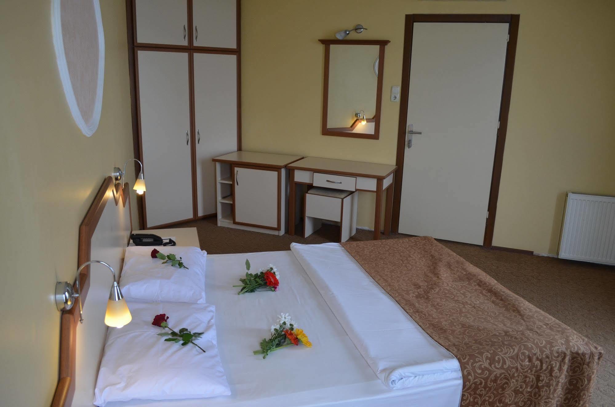 Ayvalik Palas Hotel Buitenkant foto